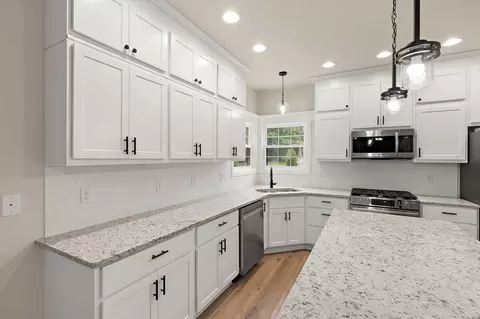 Kitchen - 1601 Elderberry St, De Motte, IN 46310 photo 3 of 5