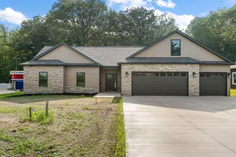 Exterior - 1601 Elderberry St, De Motte, IN 46310 photo 2 of 9