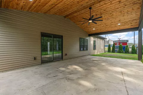 Exterior - 1601 Elderberry St, De Motte, IN 46310 photo 5 of 9