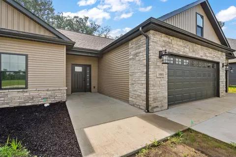 Exterior - 1601 Elderberry St, De Motte, IN 46310 photo 3 of 9