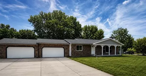 208 Farmwood Ln, La Porte, IN 46350
