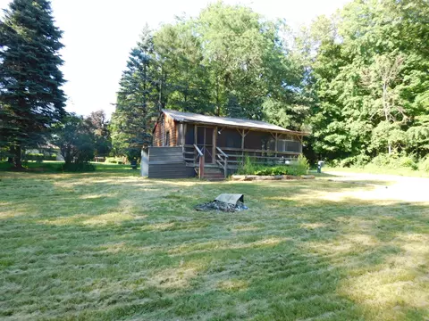 7928 N Grapevine Ln, New Carlisle, IN 46552