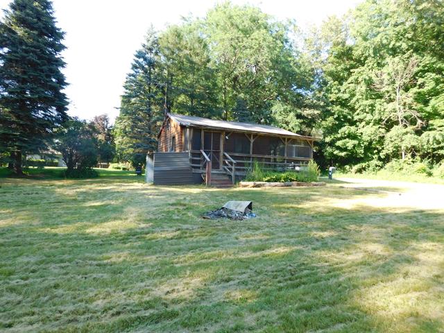 7928 N Grapevine Ln, New Carlisle, IN 46552