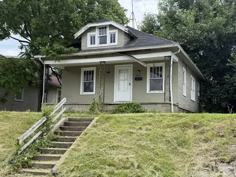 414 E Fairview Ave, South Bend, IN 46614