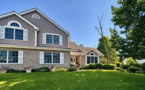 170 Schmidt Dr, Dyer, IN 46311 photo 1