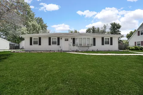 382 Stonehill Dr, Valparaiso, IN 46385