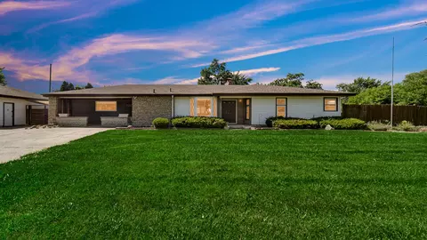 1213 River Dr, Munster, IN 46321