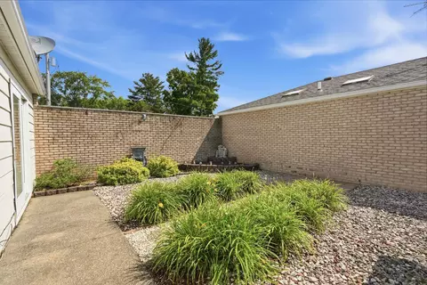 Exterior - 400 Commanche Dr, Lowell, IN 46356 photo 4 of 6