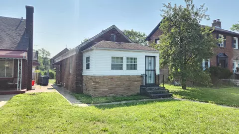 569 W Taft St, Gary, IN 46404 photo 2