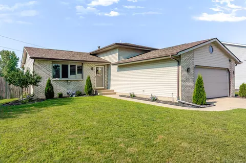 7832 Murrelet St, Hobart, IN 46342