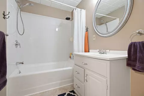 Bath - 954 Mohawk Dr, Crown Point, IN 46307 photo 1 of 3