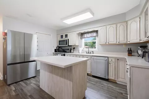 Kitchen - 954 Mohawk Dr, Crown Point, IN 46307 photo 2 of 2