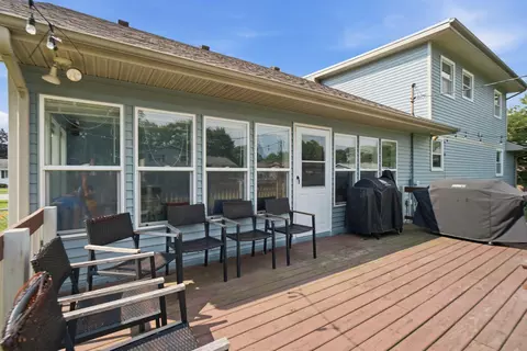 Exterior - 954 Mohawk Dr, Crown Point, IN 46307 photo 3 of 7