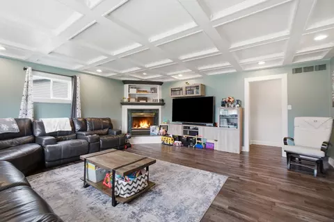 Living - 954 Mohawk Dr, Crown Point, IN 46307 photo 1 of 4