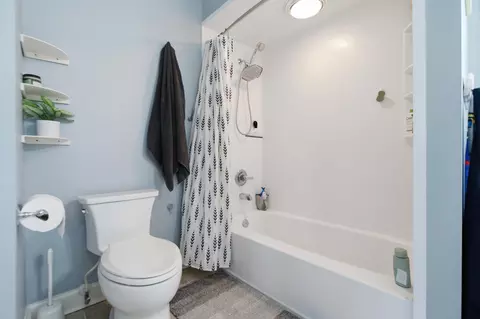Bath - 954 Mohawk Dr, Crown Point, IN 46307 photo 3 of 3