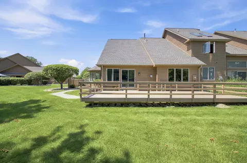 Exterior - 944 Cornwallis Ln, Munster, IN 46321 photo 7 of 11