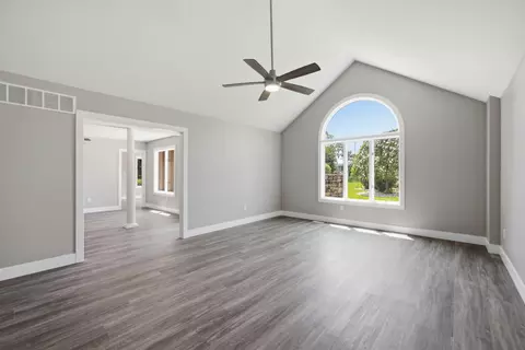 Living - 944 Cornwallis Ln, Munster, IN 46321 photo 4 of 12