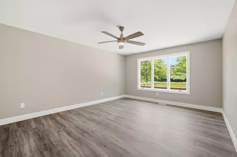 Living - 944 Cornwallis Ln, Munster, IN 46321 photo 8 of 12