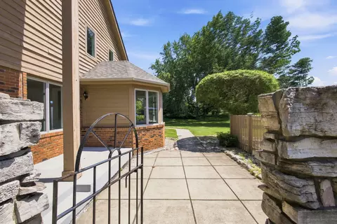 Exterior - 944 Cornwallis Ln, Munster, IN 46321 photo 10 of 11