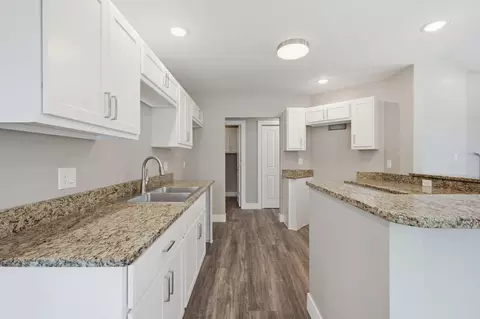 Kitchen - 944 Cornwallis Ln, Munster, IN 46321 photo 3 of 4
