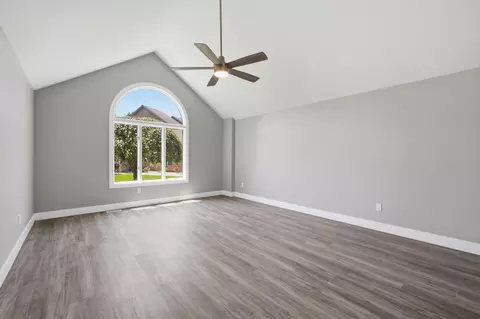 Living - 944 Cornwallis Ln, Munster, IN 46321 photo 7 of 12