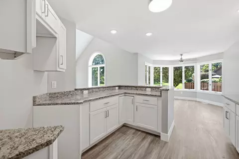 Kitchen - 944 Cornwallis Ln, Munster, IN 46321 photo 2 of 4