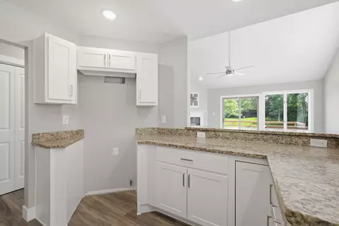 Kitchen - 944 Cornwallis Ln, Munster, IN 46321 photo 4 of 4