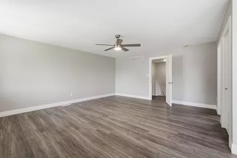 Living - 944 Cornwallis Ln, Munster, IN 46321 photo 12 of 12