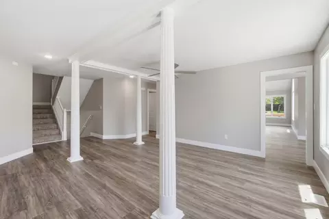 Living - 944 Cornwallis Ln, Munster, IN 46321 photo 10 of 12