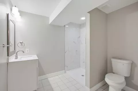 Bath - 944 Cornwallis Ln, Munster, IN 46321 photo 4 of 8