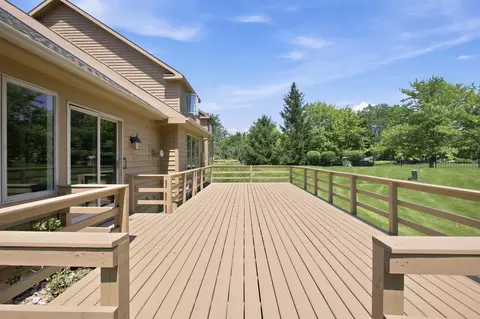 Exterior - 944 Cornwallis Ln, Munster, IN 46321 photo 11 of 11
