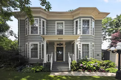 909 Pennsylvania Ave, La Porte, IN 46350