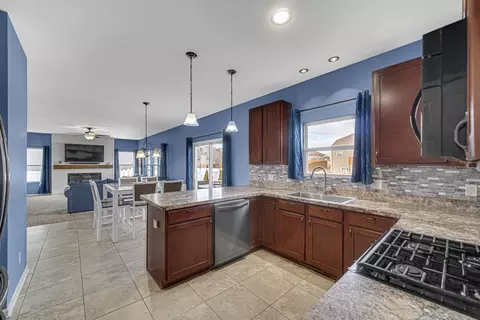Kitchen - 7760 E 123rd Pl, Crown Point, IN 46307 photo 2 of 3