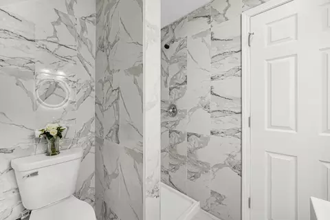 Bath - 2019 Davidson Pl, Whiting, IN 46394 photo 3 of 3