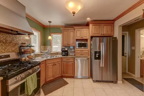 Kitchen - 18 Timrick Dr, Munster, IN 46321 photo 2 of 2