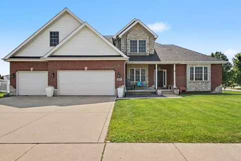 5911 Wildrose Ln, Schererville, IN 46375
