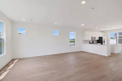 Living - 1603 Parkside Ln #A, Dyer, IN 46311 photo 3 of 3