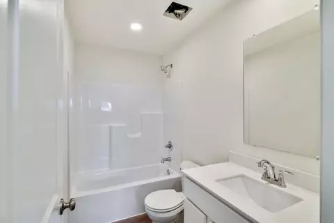 Bath - 1603 Parkside Ln #A, Dyer, IN 46311 photo 2 of 2