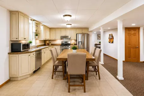 Kitchen - 1427 Brandywine Dr, Munster, IN 46321 photo 4 of 4