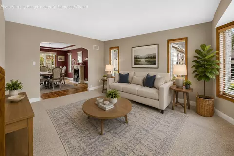Living - 1427 Brandywine Dr, Munster, IN 46321 photo 2 of 4