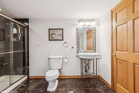 Bath - 1427 Brandywine Dr, Munster, IN 46321 photo 5 of 5