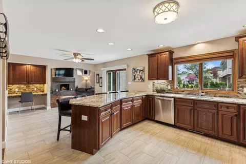 Kitchen - 1427 Brandywine Dr, Munster, IN 46321 photo 3 of 4