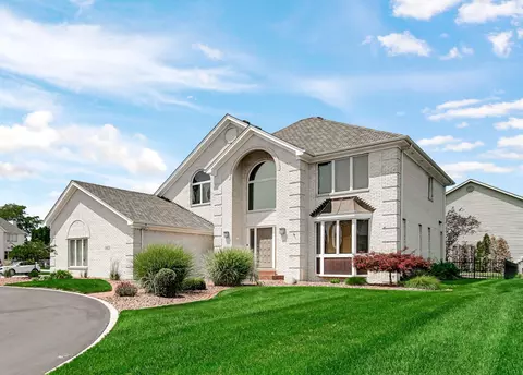 Exterior - 1427 Brandywine Dr, Munster, IN 46321 photo 3 of 9