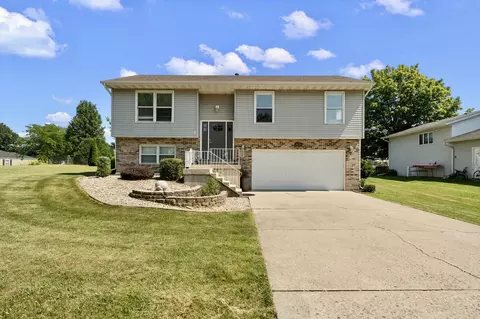 4176 Thornhill Dr, Crown Point, IN 46307