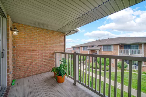 Exterior - 9810 Wildwood Cir #2C, Munster, IN 46321 photo 3 of 5