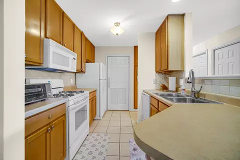Kitchen - 9810 Wildwood Cir #2C, Munster, IN 46321 photo 1 of 2