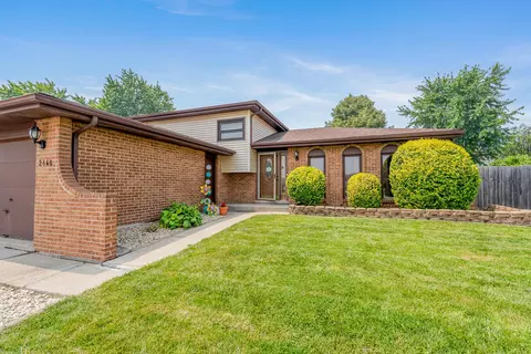 2440 Springhill Dr, Schererville, IN 46375