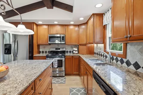 Kitchen - 23 Deer Trl, Ogden Dunes, IN 46368 photo 2 of 3