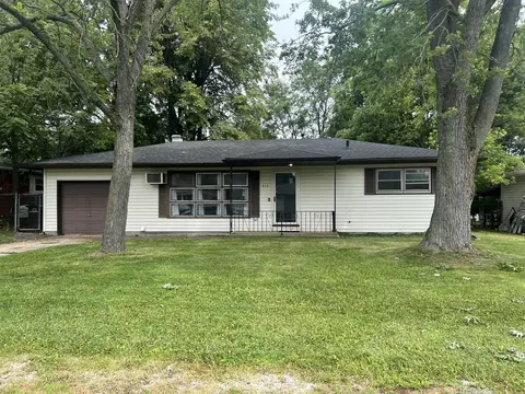 830 W 39th Ave, Hobart, IN 46342