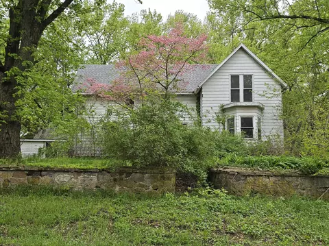 196 N 750, Valparaiso, IN 46385